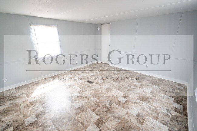 Building Photo - 385 Julian Smith Rd