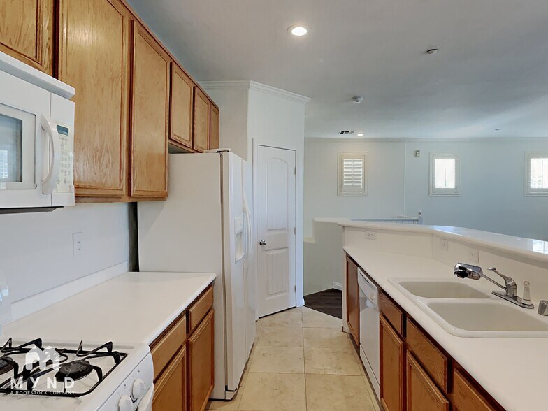 Building Photo - 495 Westminster Hall Ave