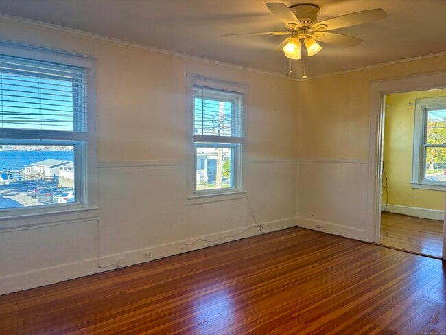 Building Photo - 39 Cove Ave