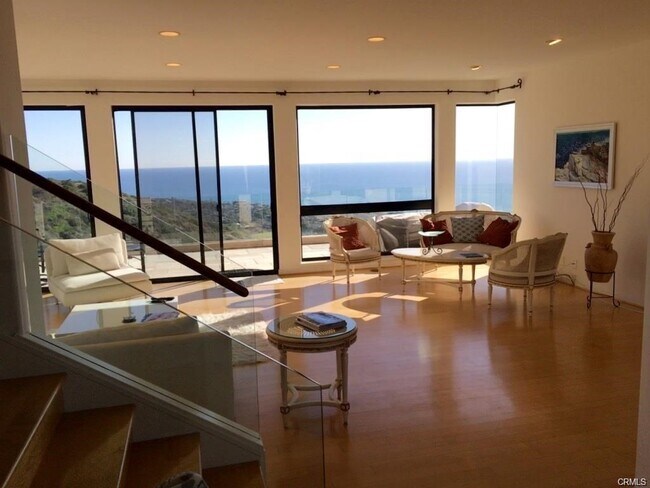 Building Photo - 1326 Skyline Dr