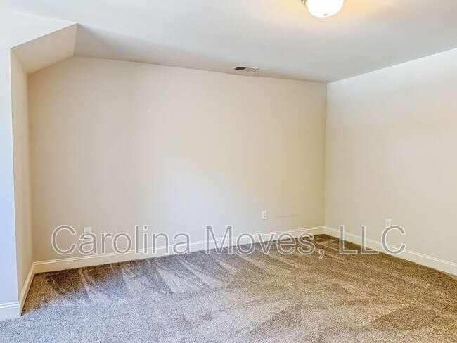 Building Photo - 5 Sweetspire Ln