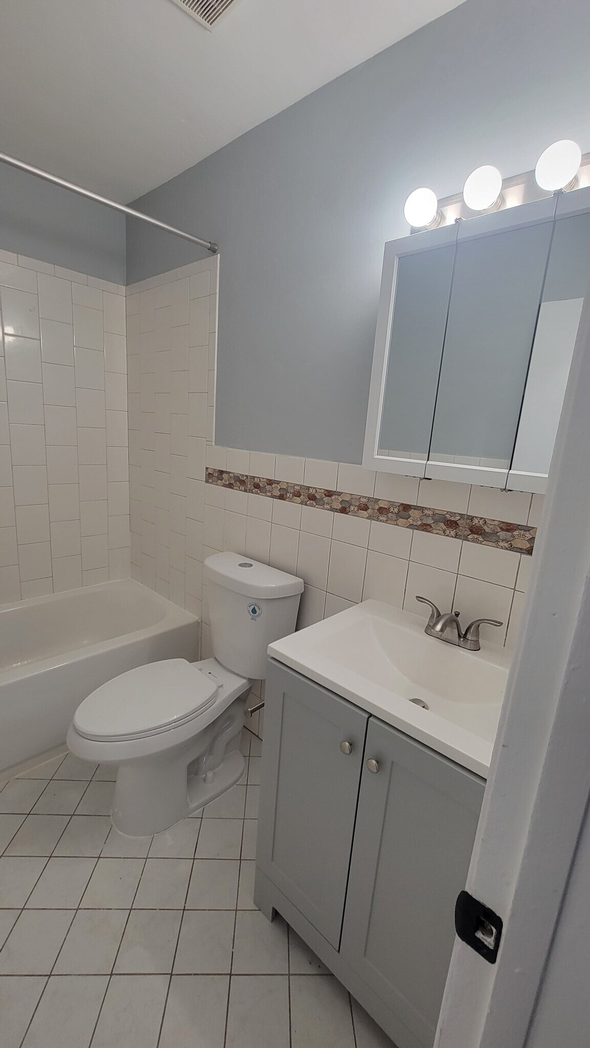 Building Photo - 720 S New Rd