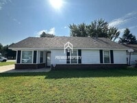 Building Photo - 2188 Longlane Dr