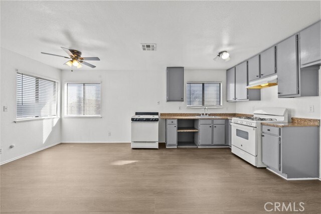 Building Photo - 38501 Larkin Ave