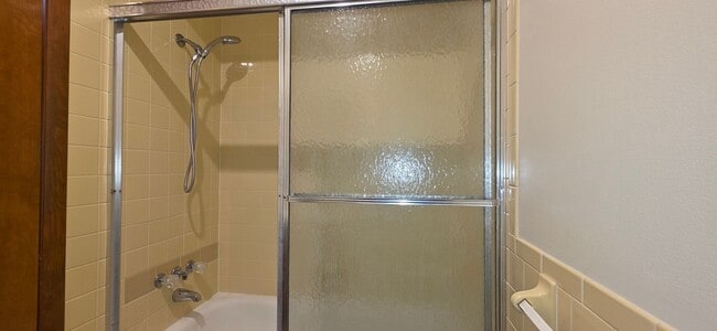 Building Photo - 2 Bedroom House close to Hospitals!  $895