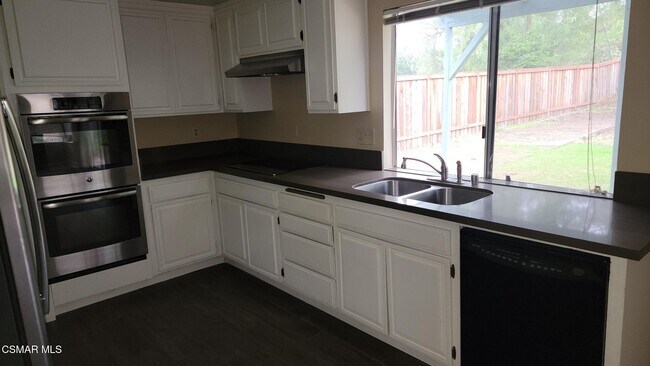 Building Photo - 3050 Wildwood Ave