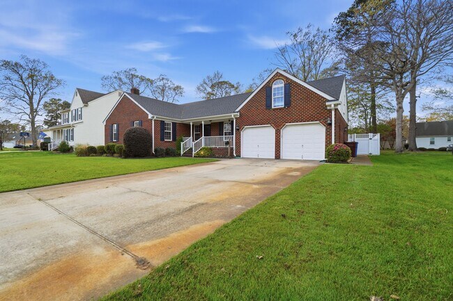 Building Photo - 5 Bedroom Home in Western Branch