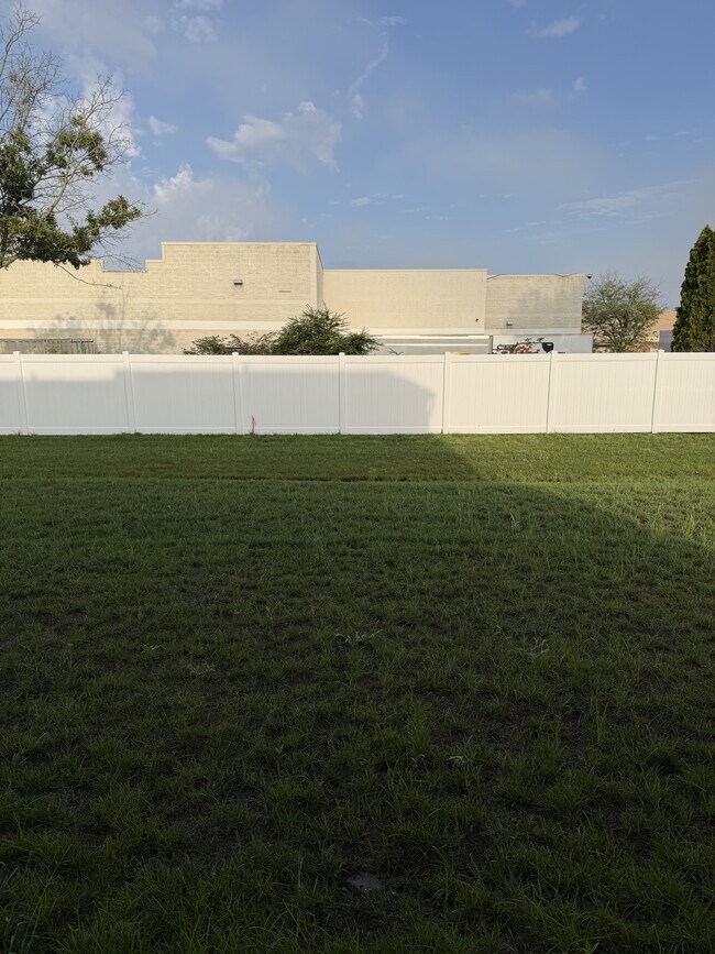 Building Photo - 228 Clement Lp