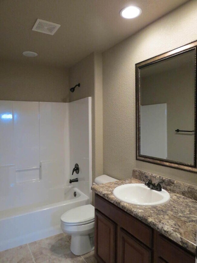 Building Photo - 3 Bedroom 2 bath in Prairie Grove! Corner ...