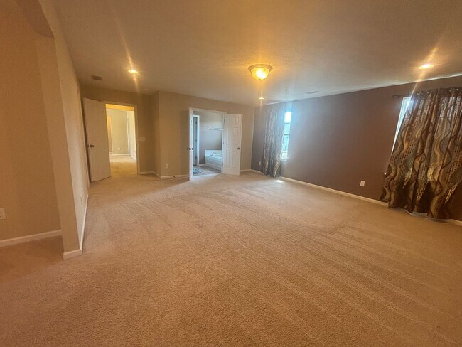 Building Photo - Spacious 4-Bedroom 2.5 Bath Gem in Avon, OH!