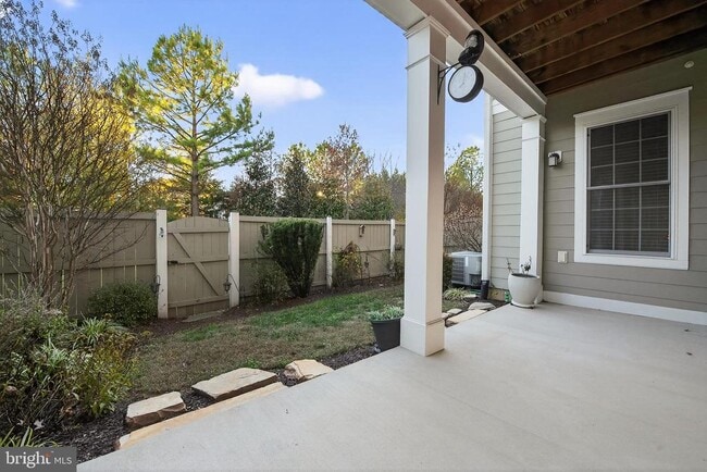 Building Photo - 44063 Vaira Terrace