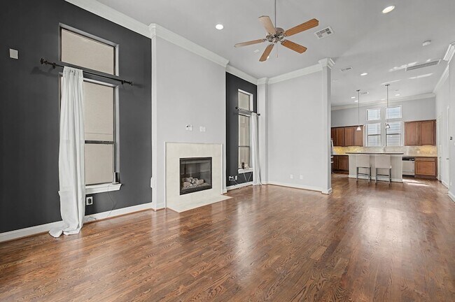 Building Photo - 634 Nagle St