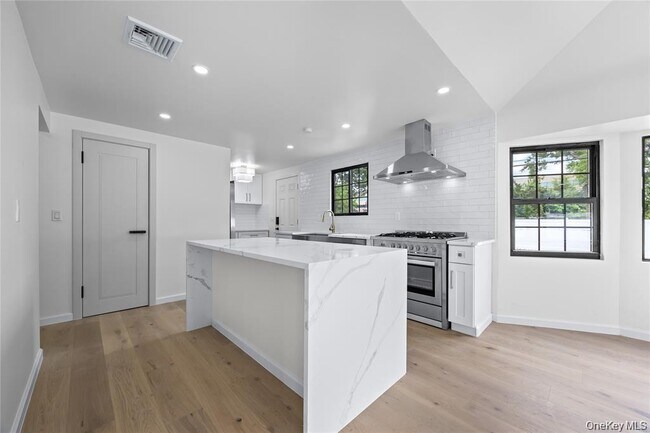 Building Photo - 26 Roseanne Dr