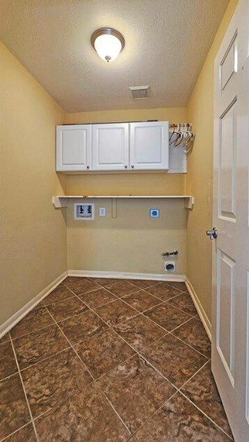 Building Photo - 1805 Oak Hollow Dr W