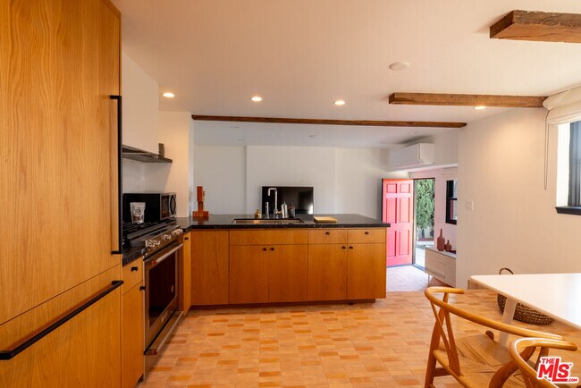 Building Photo - 2516 Silver Lake Terrace