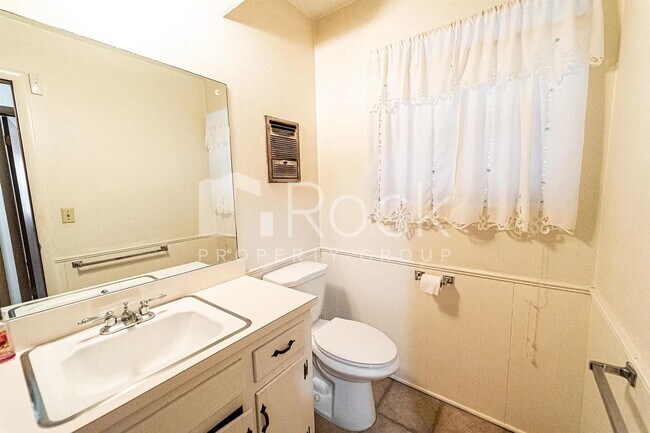 Building Photo - 3 Bedroom Home with 2-Car Garage and Covered Parking