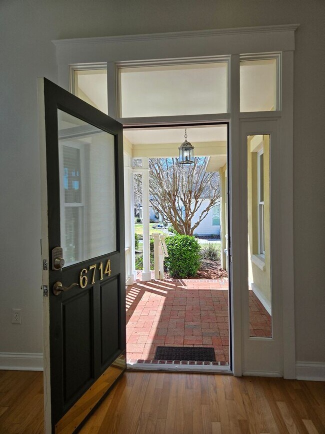 Building Photo - 3-bedroom, 2-bathroom cottage-style villa in Savanna Pointe