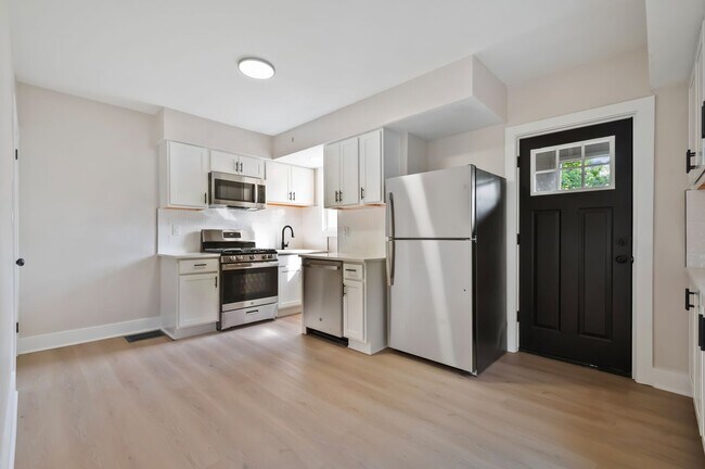 Building Photo - Stunning 3 bedroom home in Ambridge availa...