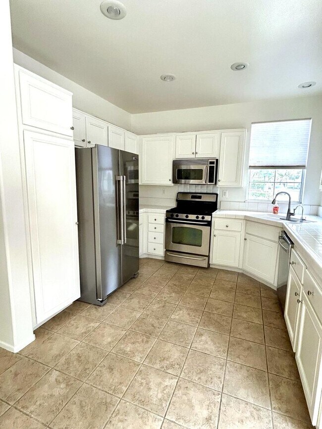 Building Photo - Enjoy this Resort Style Living