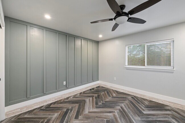 Building Photo - 1212 S Demaree St