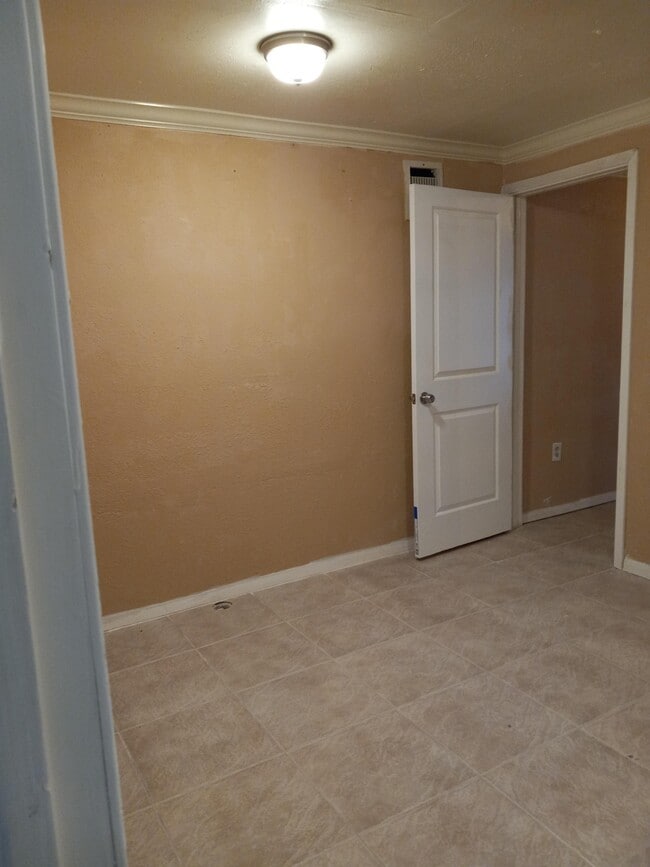 Building Photo - 16900 Wellborne Rd