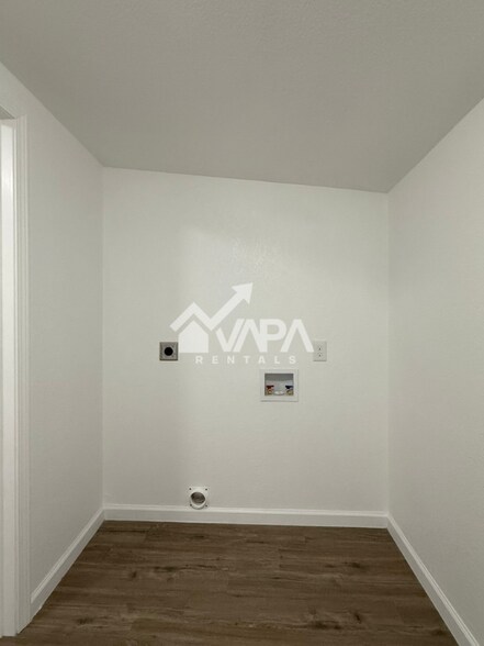 Building Photo - 230 Craigmont Ln