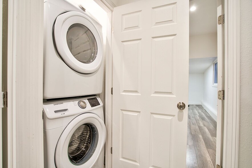 Building Photo - 1351 Eastshore Dr