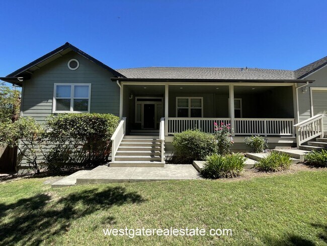 Primary Photo - 786 El Paseo Dr