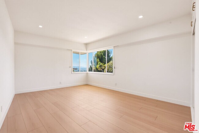 Building Photo - 1682 Larco Way