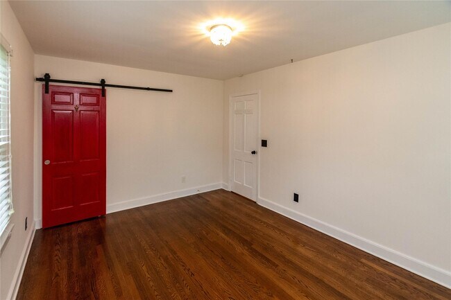 Building Photo - 37 Clover Hill Dr