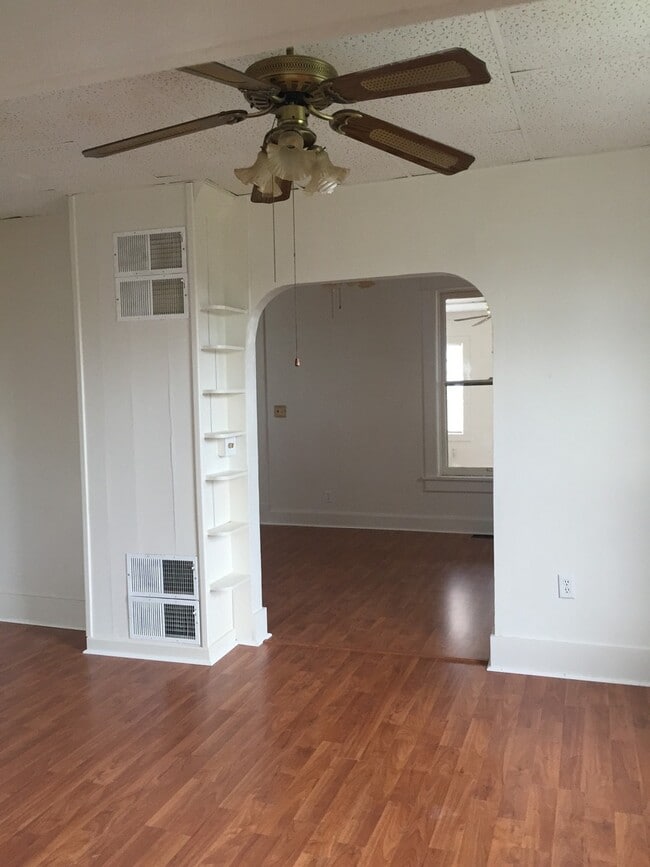 Building Photo - 2-Story 4 Bed/2 Bath Home with Basement & W/D