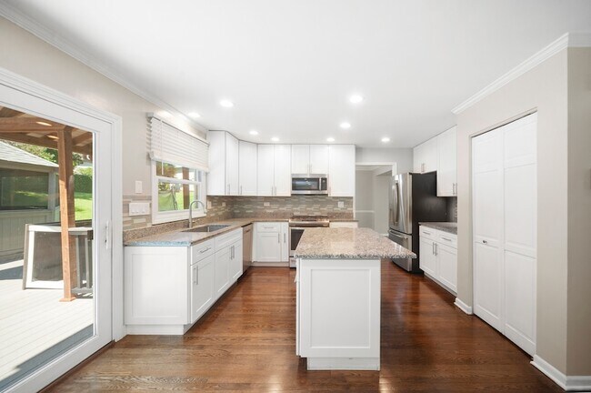 Building Photo - 310 Chesterfield Ln