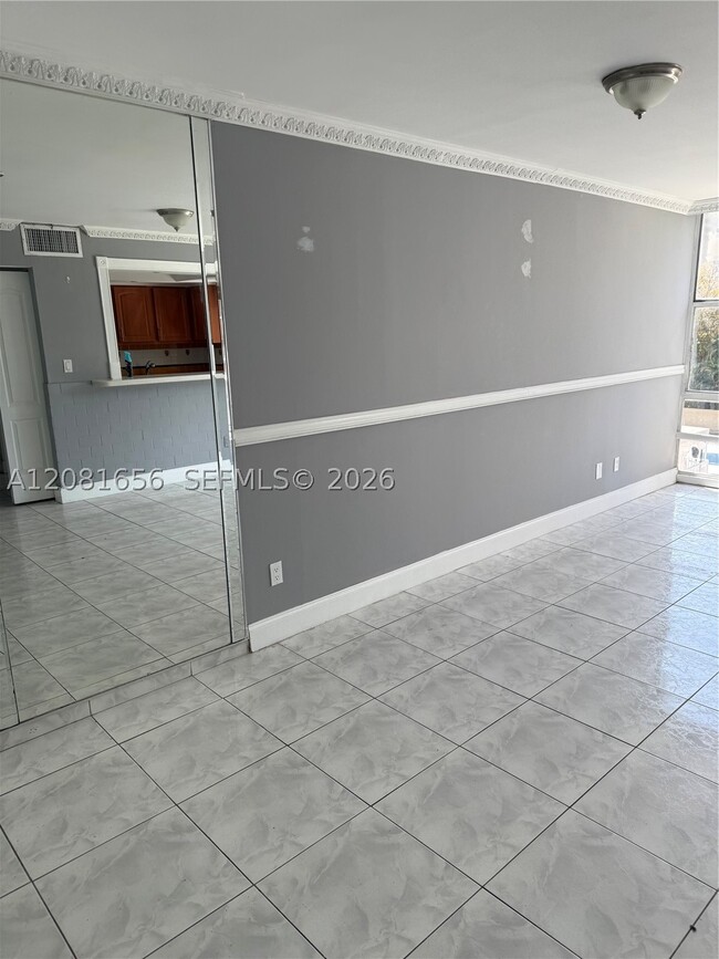 Building Photo - 210-172 172nd St