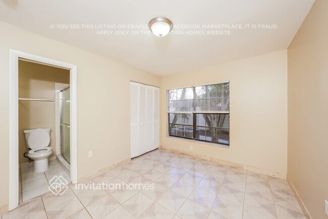 Building Photo - 2703 SW 5th St