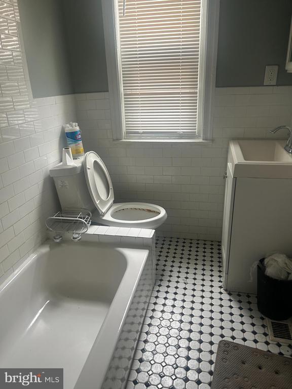 Building Photo - 1620 S 56th St