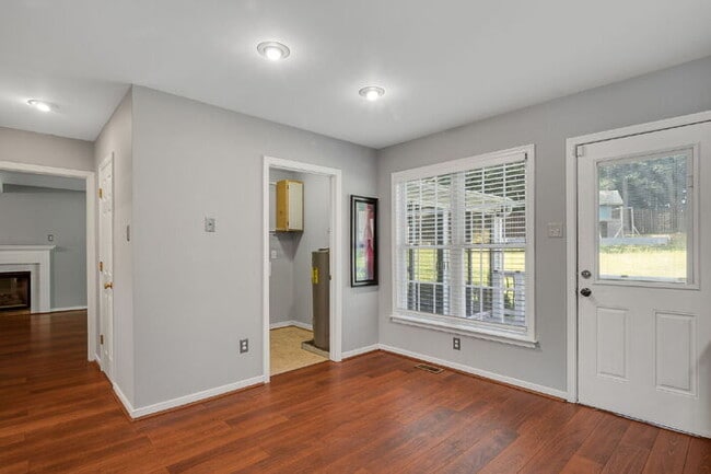 Building Photo - Beautiful 2-Story Home with Florida Room, ...