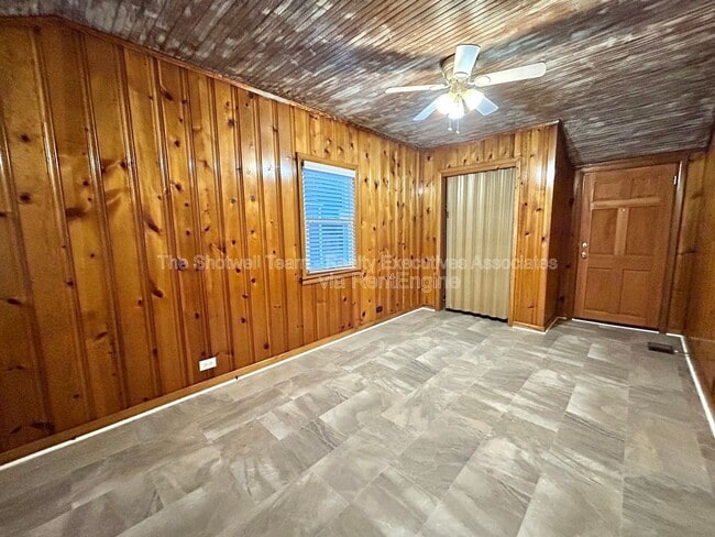 Building Photo - 4403 Cypress Ln SW