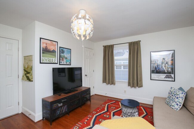 Building Photo - Adorable 3 bedroom ranch with fenced yard!