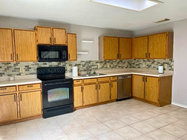 Building Photo - 8858 Roquefort