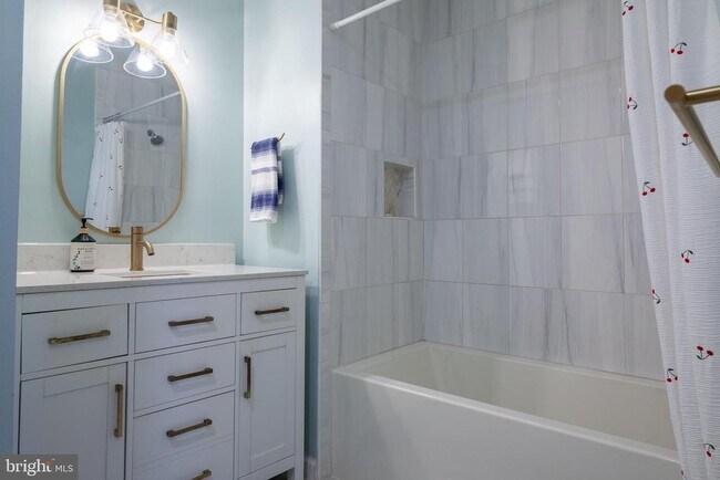 Building Photo - 14624 Monmouth Dr