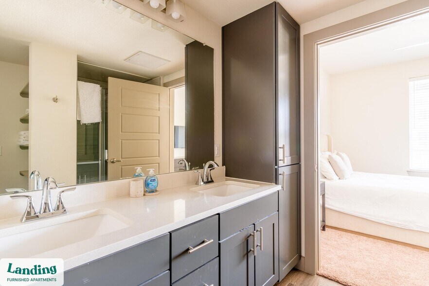 Building Photo - 300 Enclave Dr