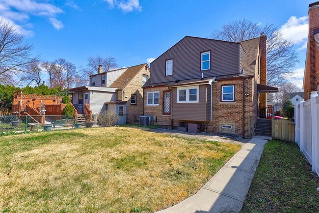 Building Photo - 1644 N 73rd Ct