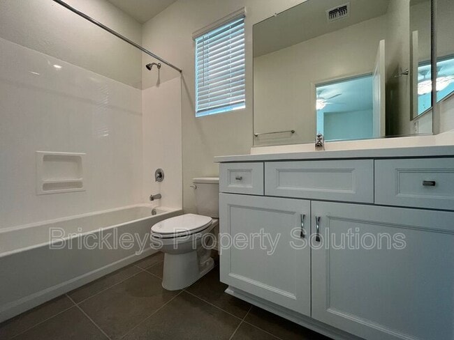 Building Photo - 265 E Balsam Dr