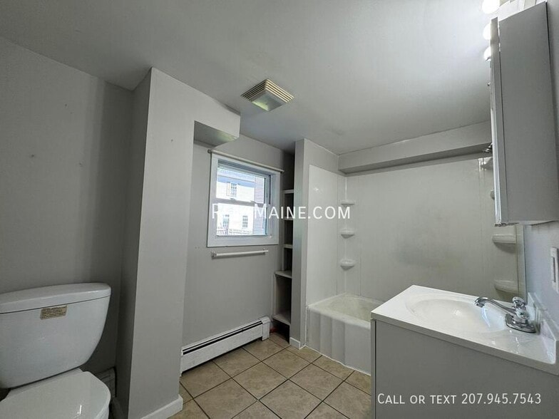 Building Photo - 206 Maine Ave