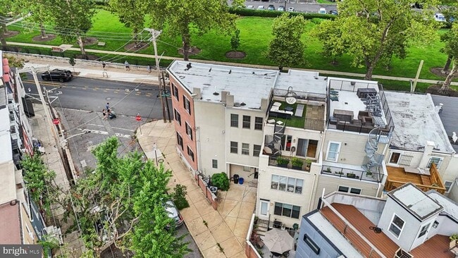 Building Photo - 2423 Grays Ferry Ave