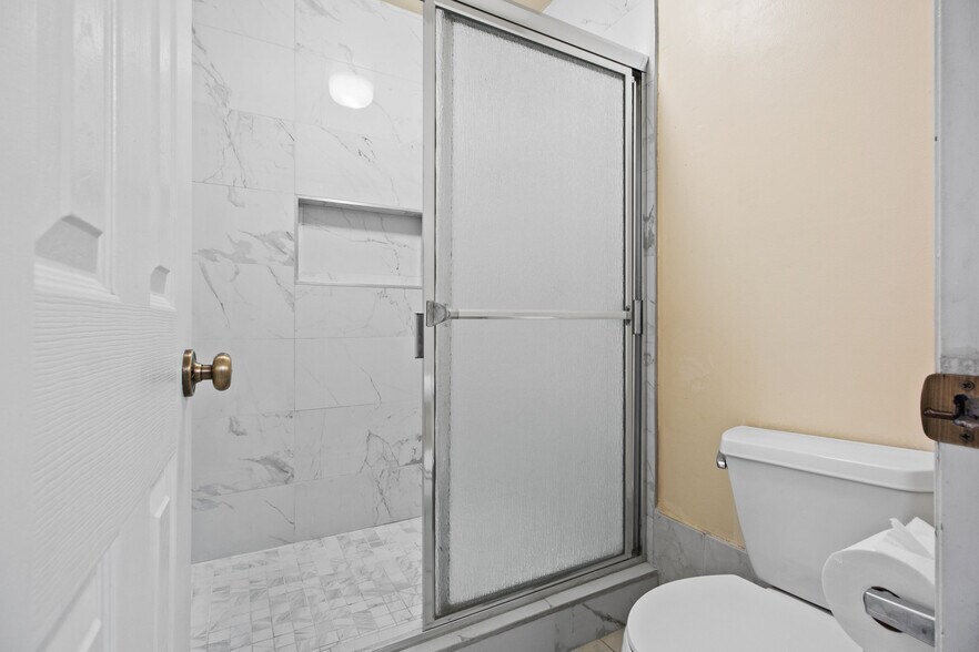 Building Photo - 18123 Delano St