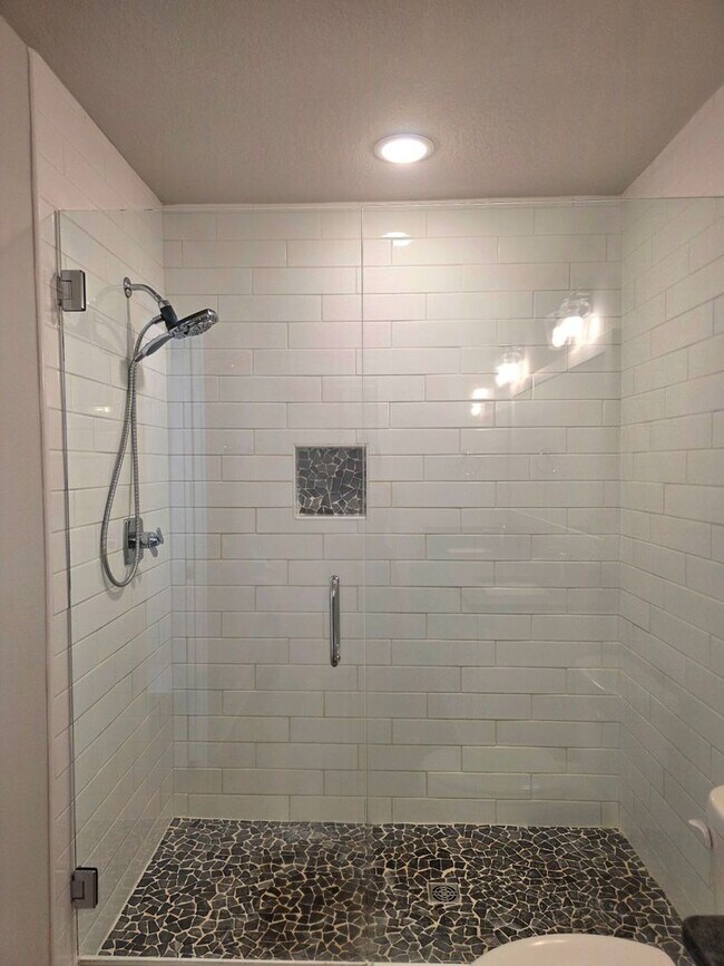 Building Photo - Beautiful Townhome in the Heart of Downtown Pensacola