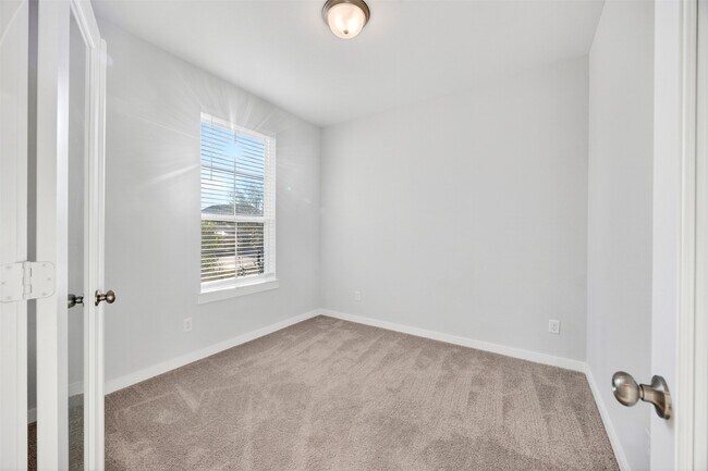 Building Photo - 21827 Blue Daisy Ct