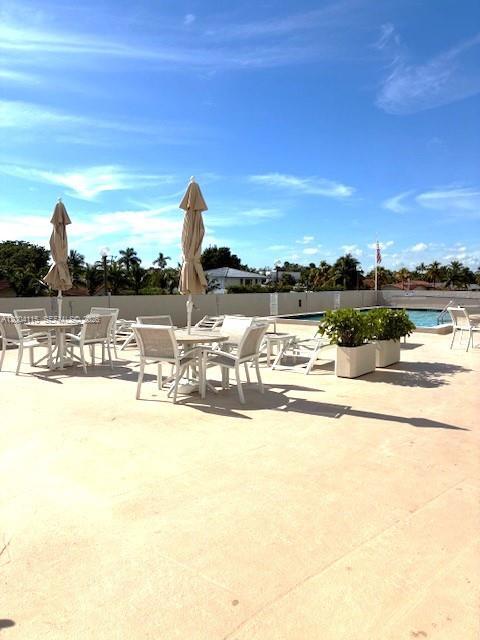 Building Photo - 2500 NE 135th St