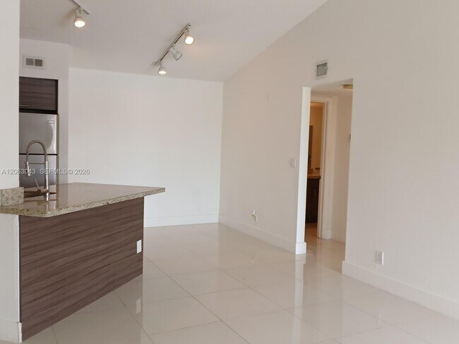 Building Photo - 731 Vista Isles Dr